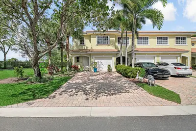 845 Imperial Lake Road, West Palm Beach – Townhouse for sale