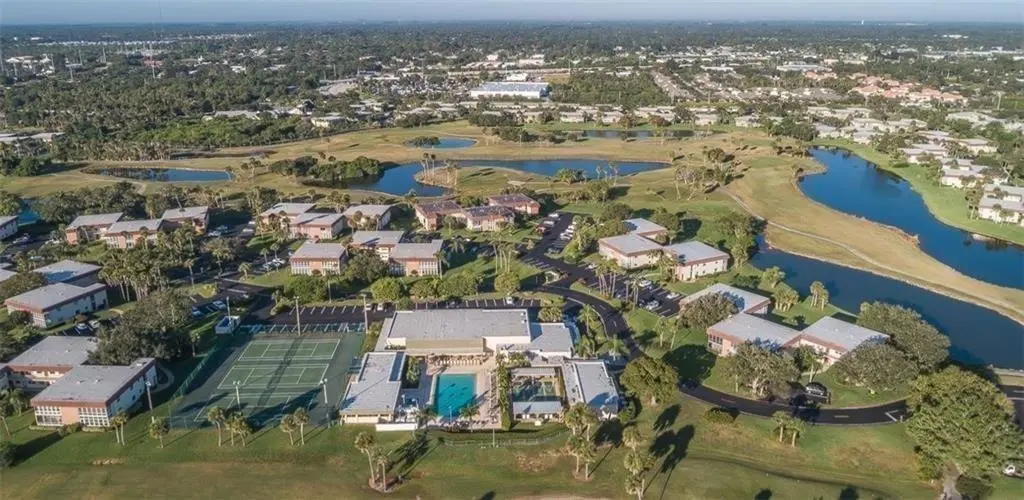 Vista Royale at 106 Spring Lake Court 201, Vero Beach