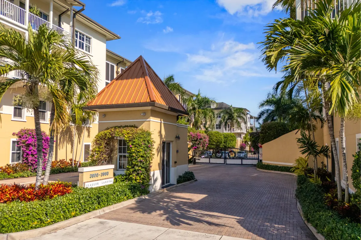 Photo 1 at 3950 N Flagler Drive 401, West Palm Beach