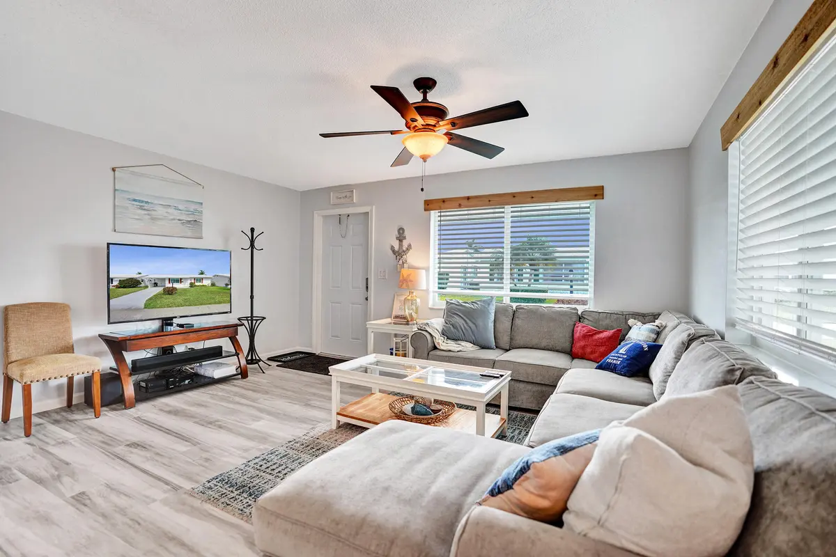 Beautifull Flooring at 901 SW 6th Avenue, Boynton Beach