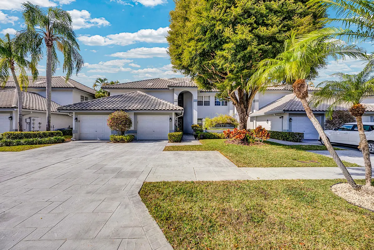 Driveway at 11571 Briarwood Circle 1, Boynton Beach