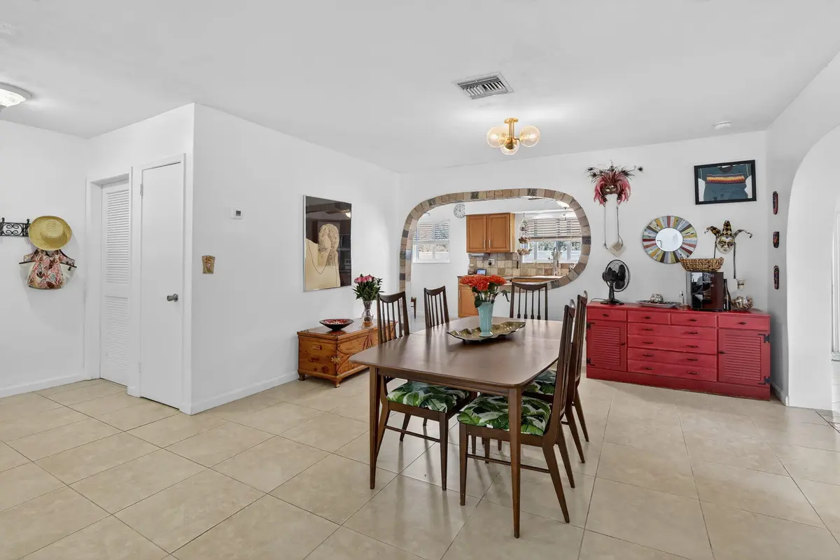 7-web-or-mls-_A7A7056 at 882 Azalea Court, Plantation
