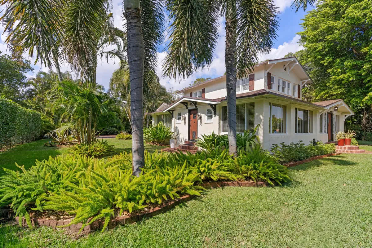 Front yard area facing east at 5503 N Flagler Drive, West Palm Beach