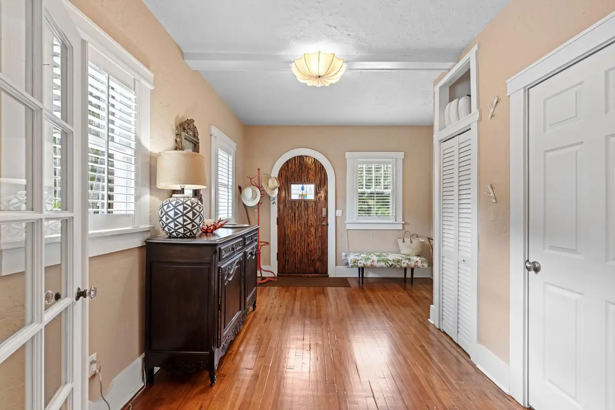 Foyer entry to living areas at 5503 N Flagler Drive, West Palm Beach