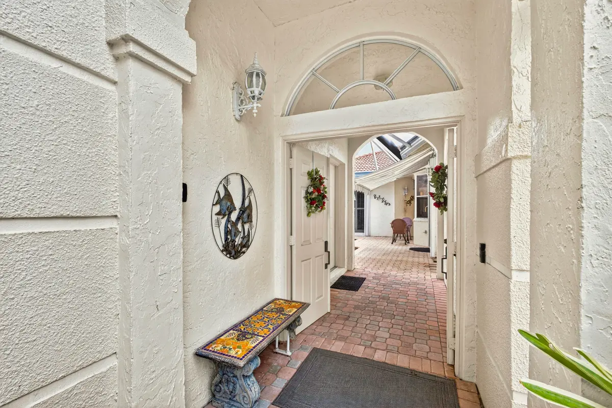 COURTYARD at 2085 Chagall Circle, West Palm Beach