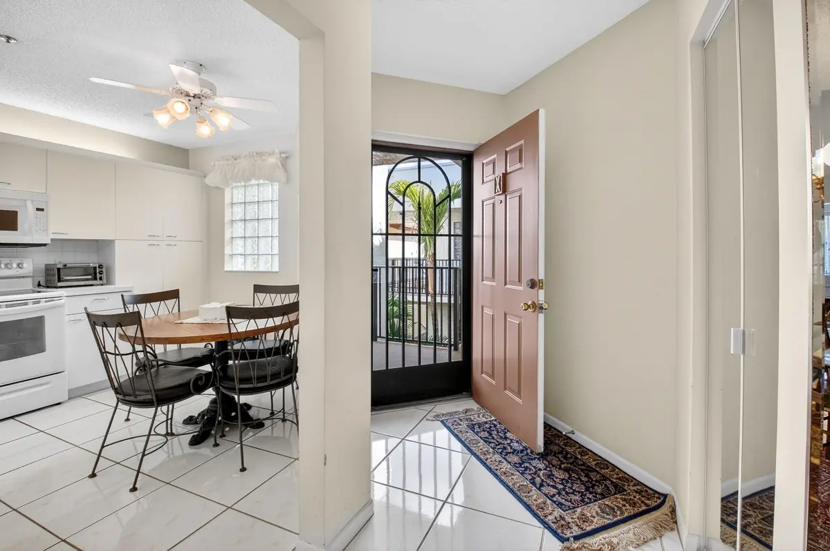 Foyer at 5099 Splendido Court X, Boynton Beach