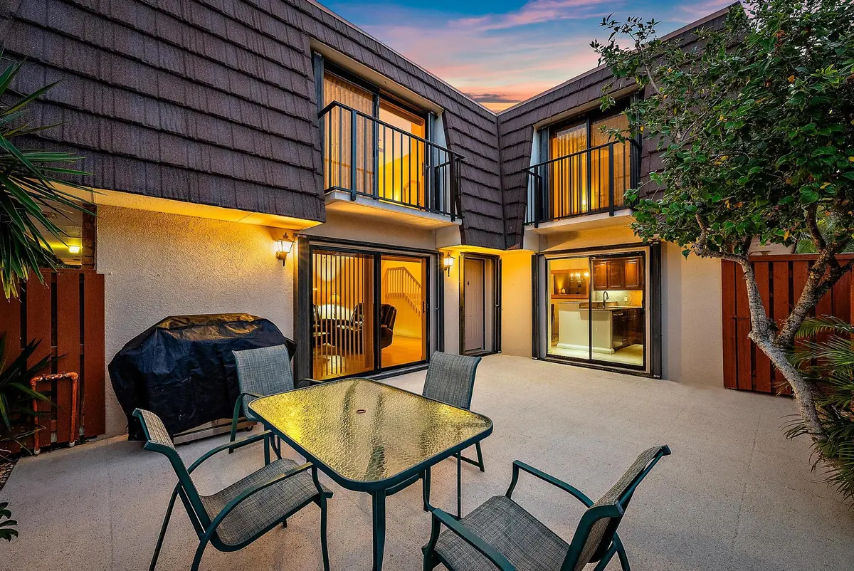 Private Courtyard at 1622 16th Court, Jupiter