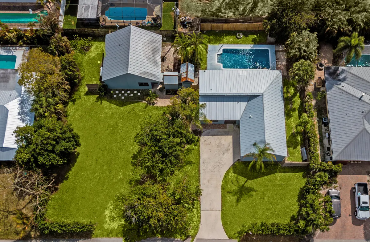 Full shot of property at 5666 SE Matousek Street, Stuart