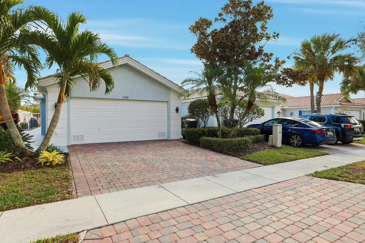 Front of the home at 8190 Saint Johns Court, Wellington