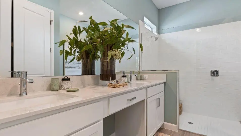 pic_sophia_ownersbath_1of2_f1[1] at 1308 SE Woodbine Road, Port St. Lucie
