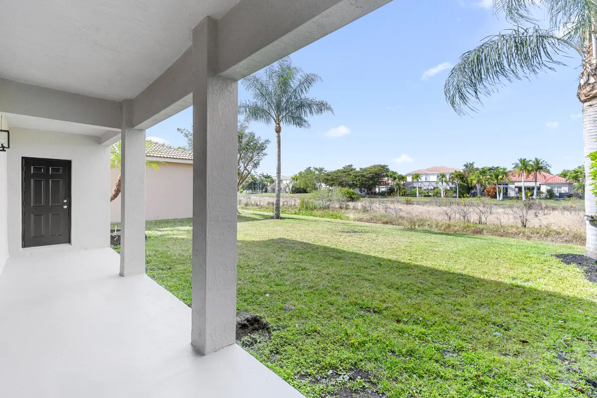 R6II8939 at 10557 Galleria Street, Wellington