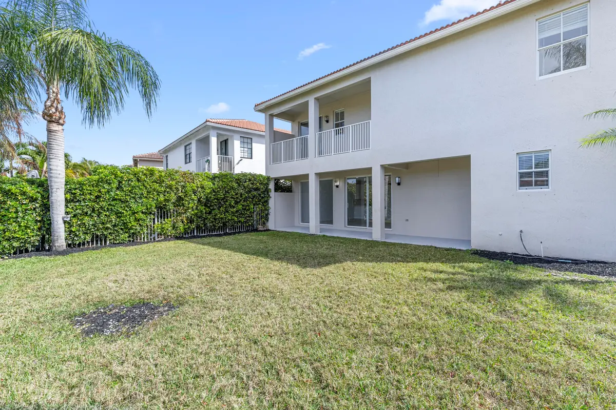R6II8936 at 10557 Galleria Street, Wellington