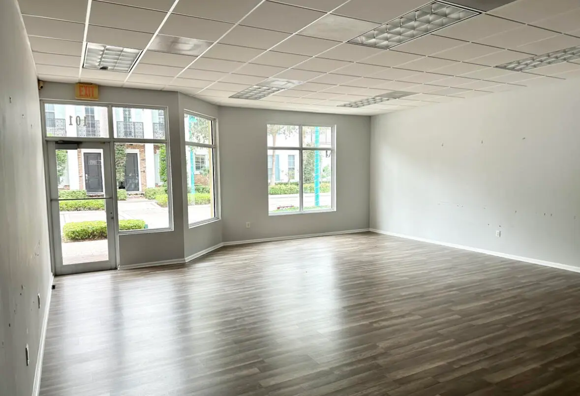 All glass front at 325 NE 2nd Avenue 101, Delray Beach