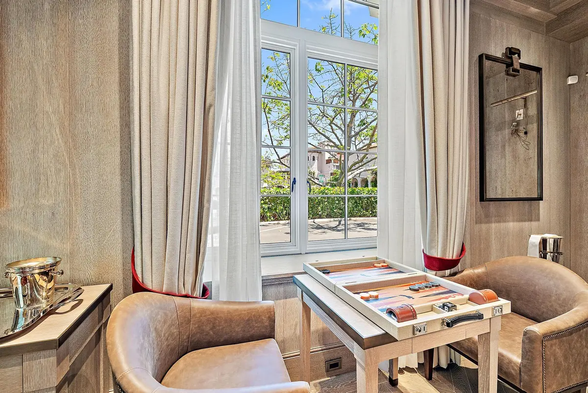 236 Phipps Plaza-7 at 236 Phipps Plaza 101, Palm Beach