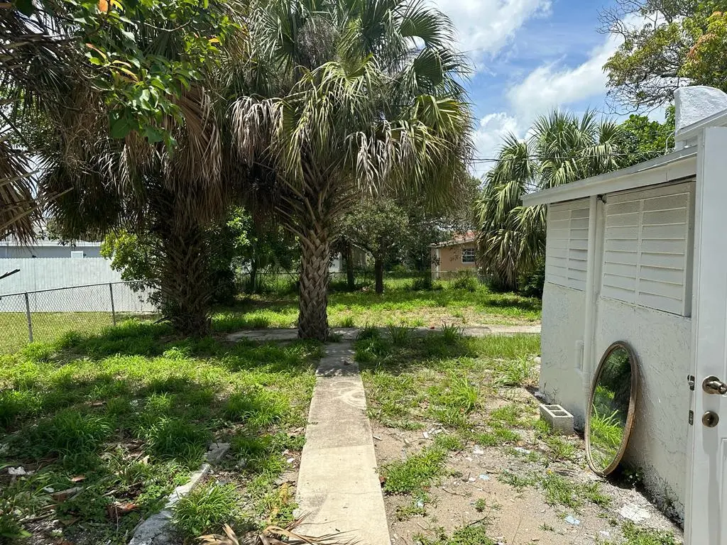 Backyard at 1046 30th Court, West Palm Beach