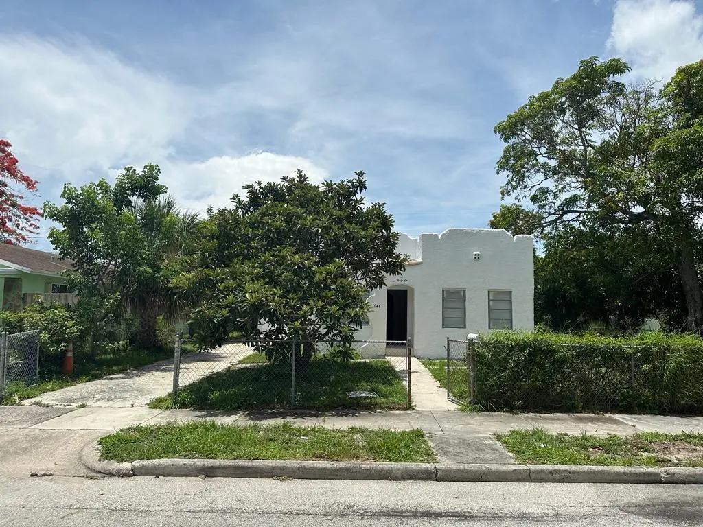 Front view2 at 1046 30th Court, West Palm Beach