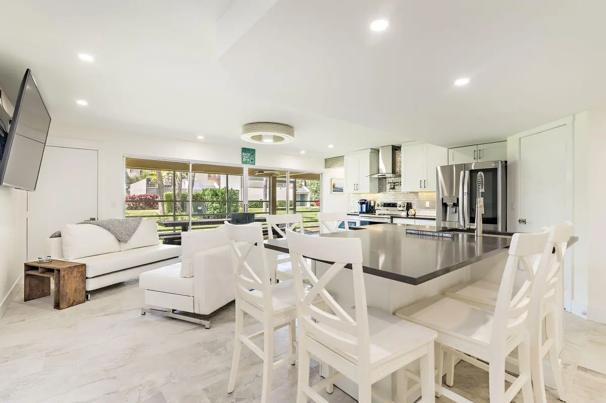 dining & living at 1605 S Us Highway 1 M2-107, Jupiter