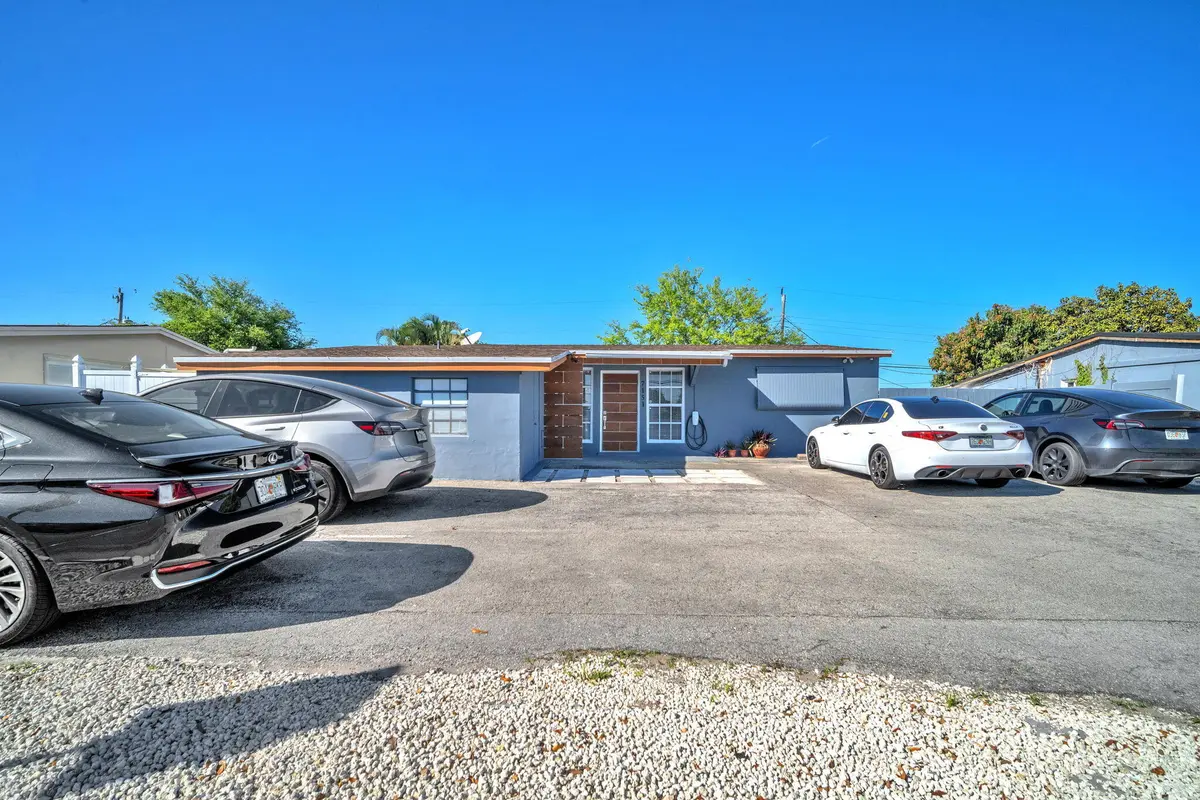 17-web-or-mls-DSC_7597 at 7151 Taft Street, Hollywood