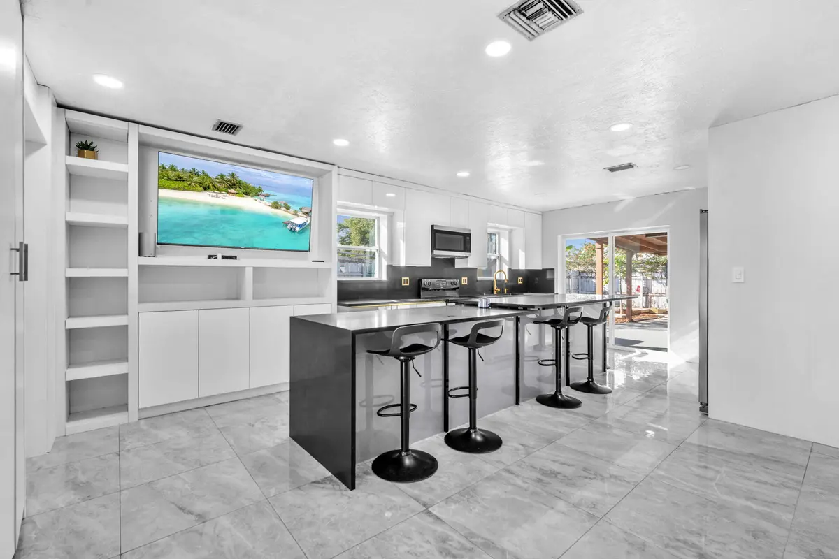 51-web-or-mls-DSC_7658 at 7151 Taft Street, Hollywood