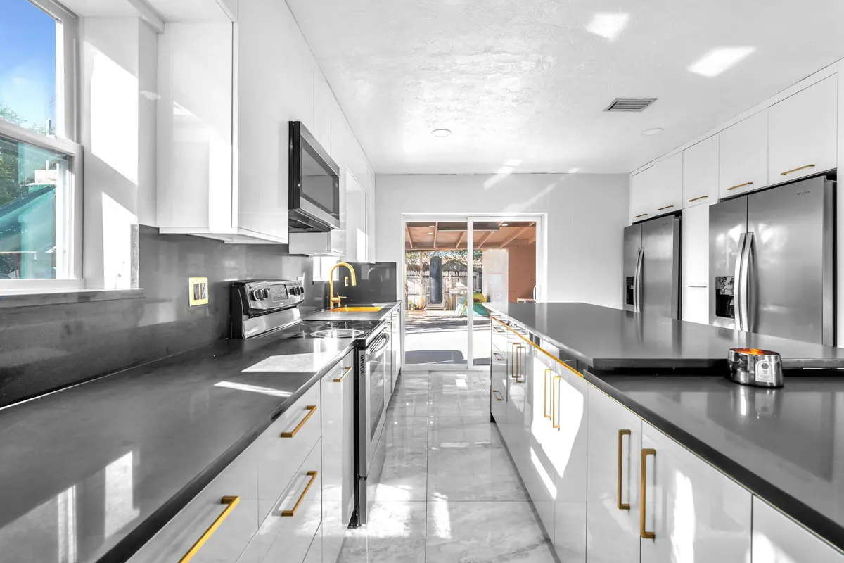 53-web-or-mls-DSC_7665 at 7151 Taft Street, Hollywood