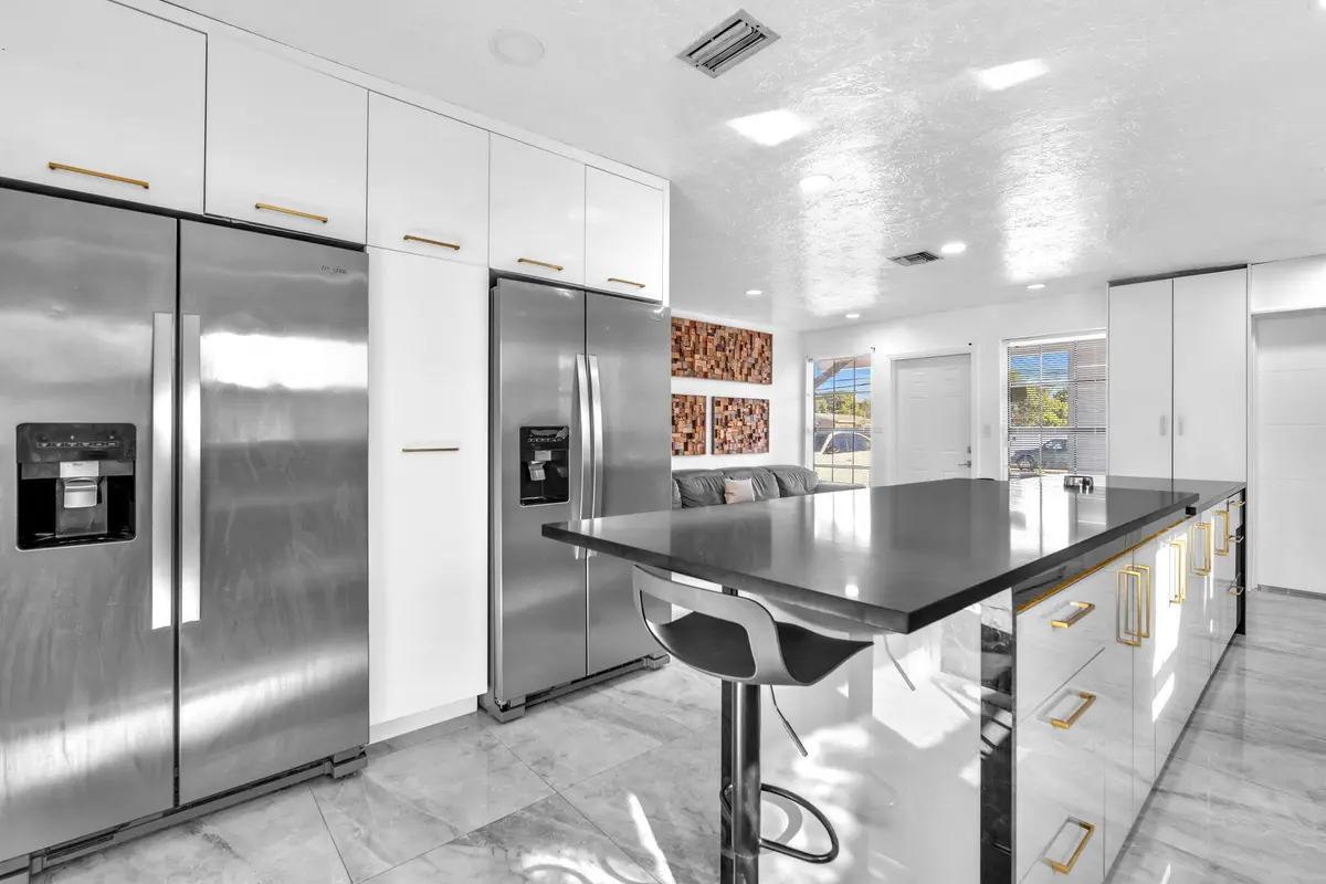 55-web-or-mls-DSC_7672 at 7151 Taft Street, Hollywood