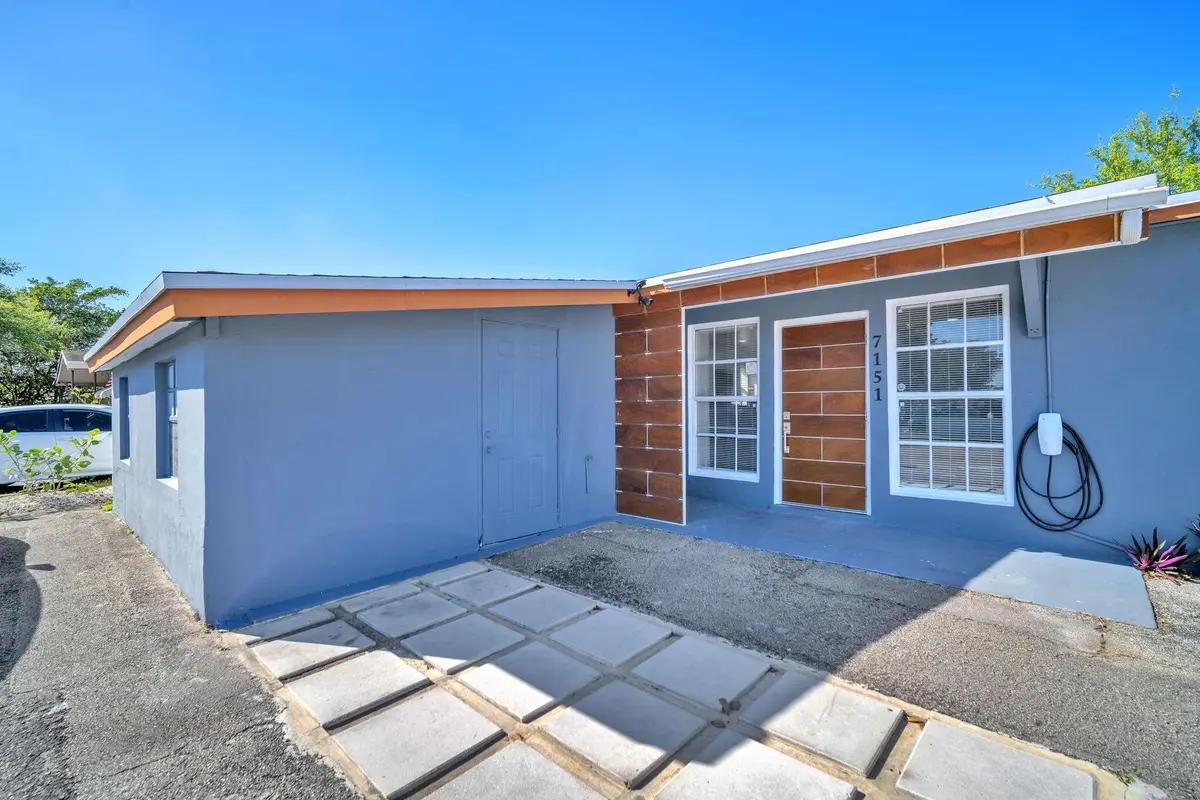 23-web-or-mls-DSC_7603 at 7151 Taft Street, Hollywood