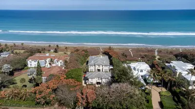 19 N Beach Road, Jupiter Island – Single Family Residence for sale