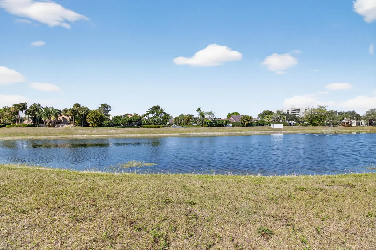 lake view at 6535 Parkview Drive B, Boca Raton