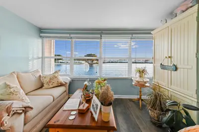 1114 Lake Terrace 212, Boynton Beach – sold