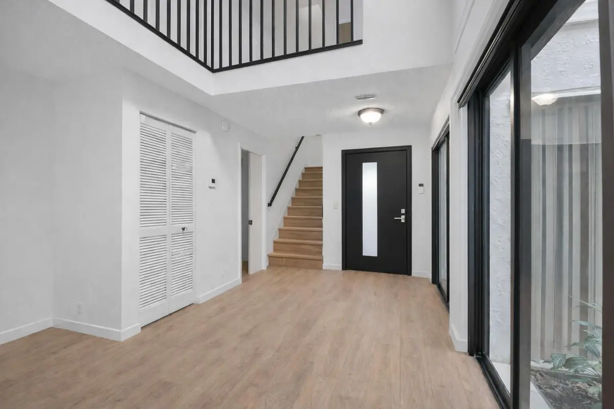 virtual front hallway at 6535 Parkview Drive B, Boca Raton