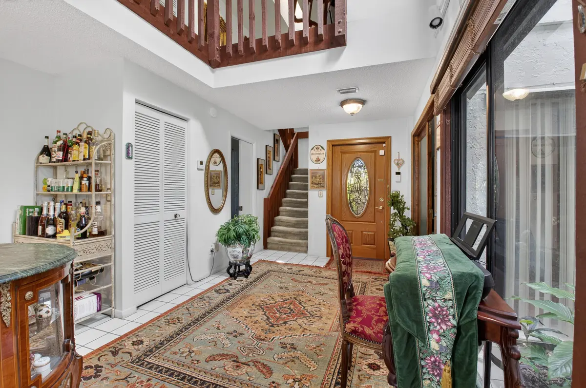 current front hallway at 6535 Parkview Drive B, Boca Raton
