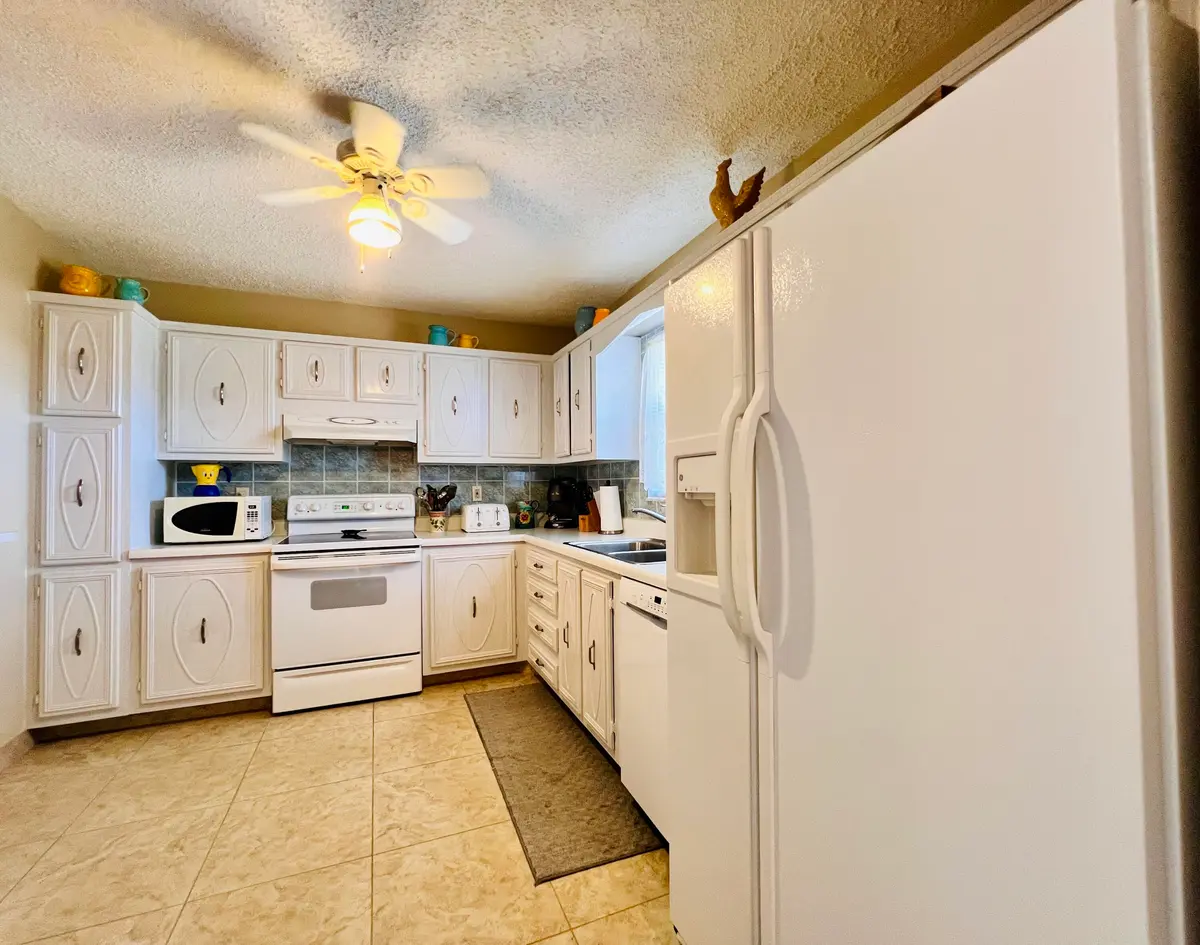 Large Kitchen at 203 Oxford 500, West Palm Beach