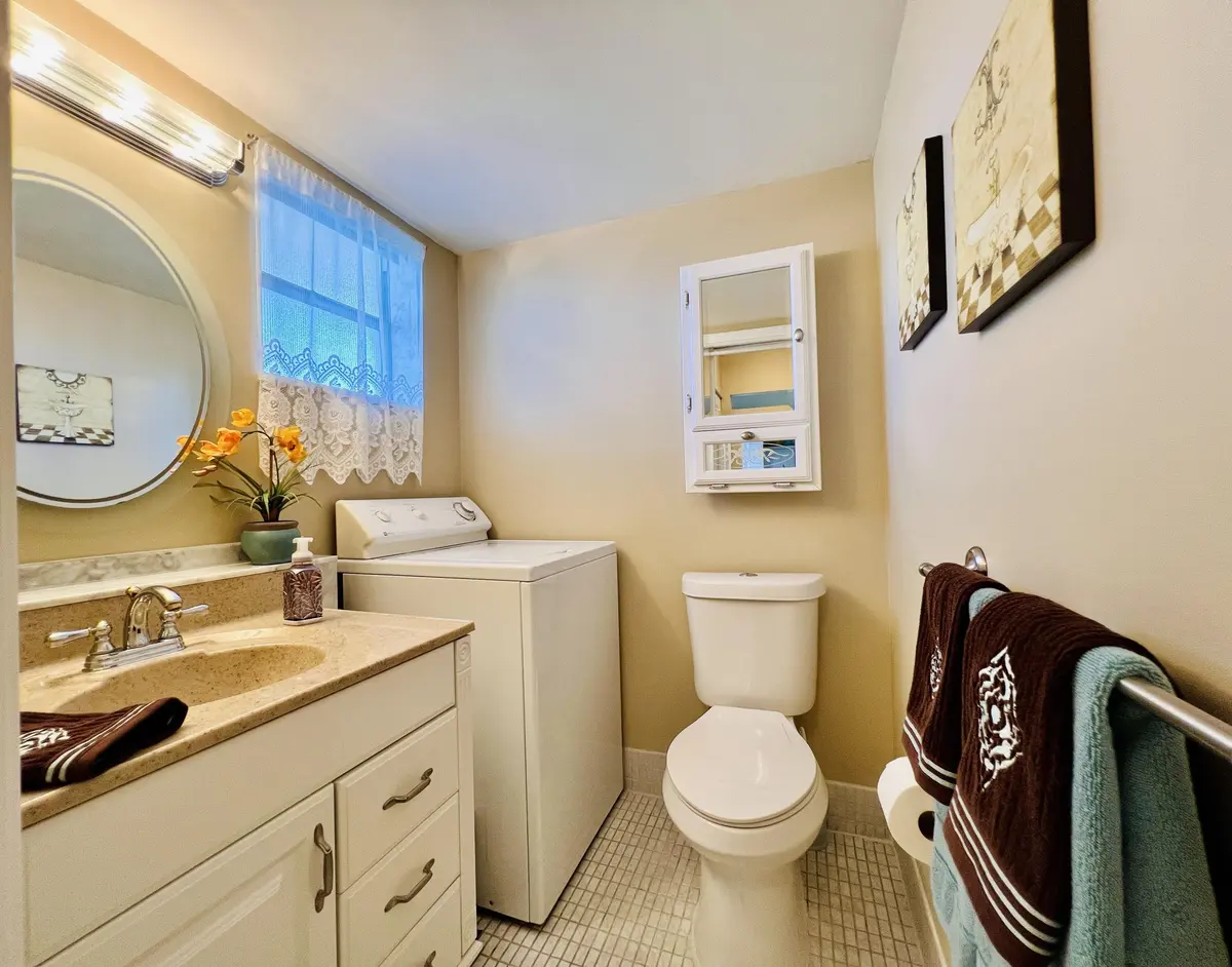 Guest Half Bath at 203 Oxford 500, West Palm Beach