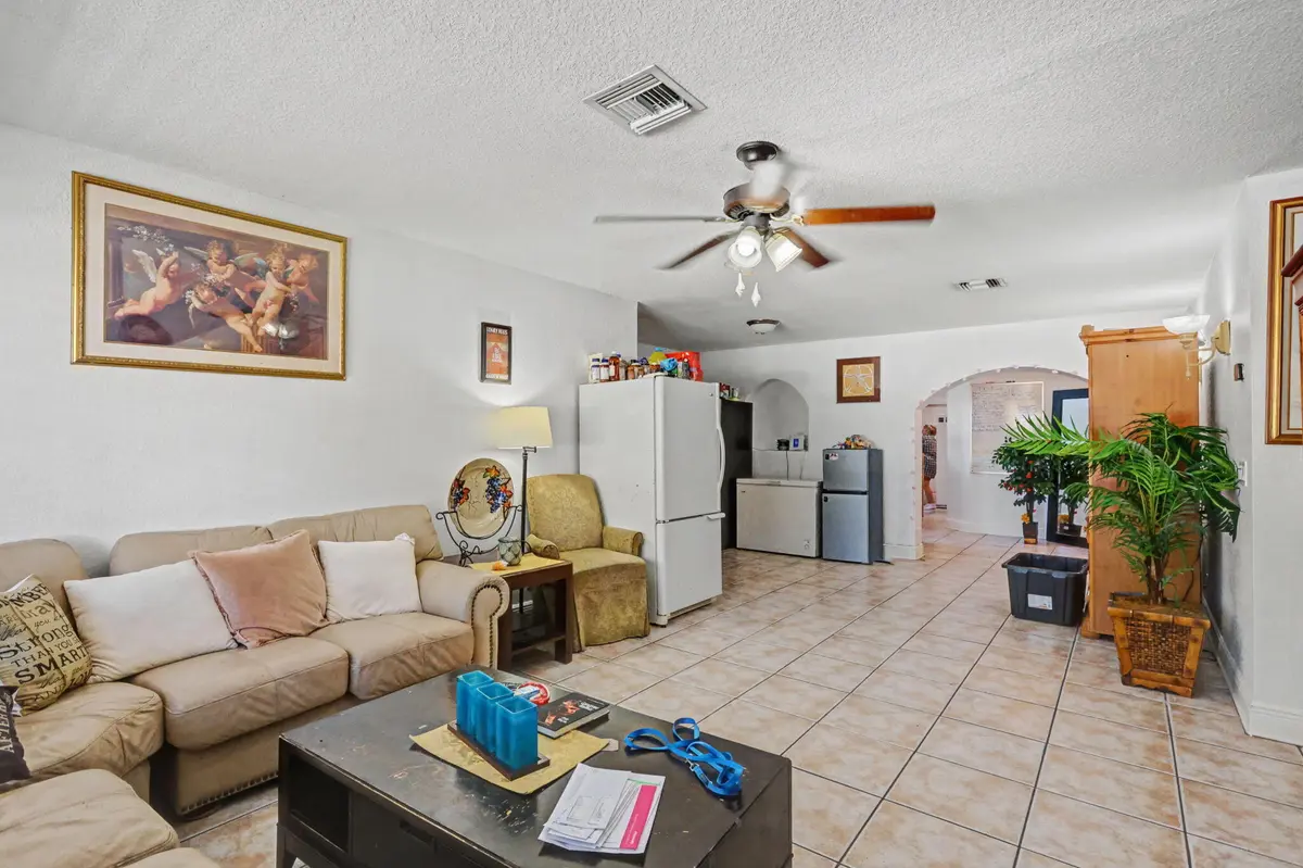 5-web-or-mls-01_Creegan_3.23.26 at 1400 Cardinal Lane, Lantana
