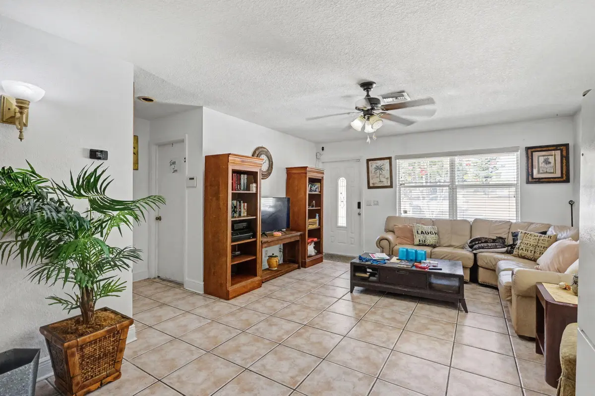 8-web-or-mls-05_Creegan_3.23.26 at 1400 Cardinal Lane, Lantana