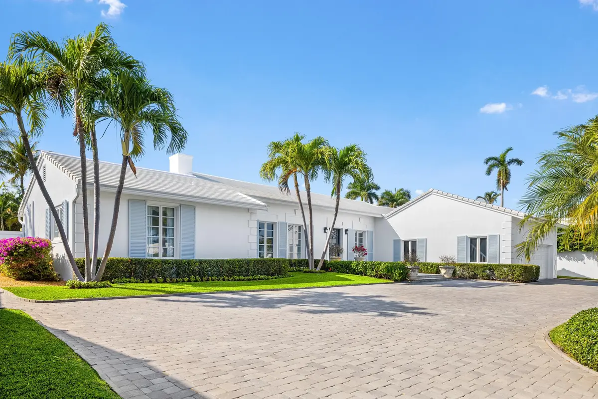 Front at 624 N Lake Way, Palm Beach