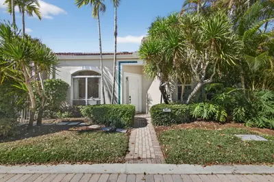 7671 Dahlia Court, West Palm Beach – Townhouse for sale