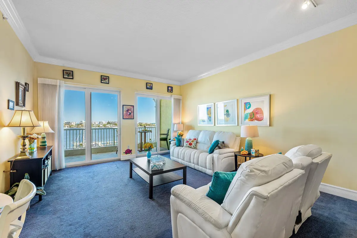 Living Area at 806 E Windward Way 622, Lantana