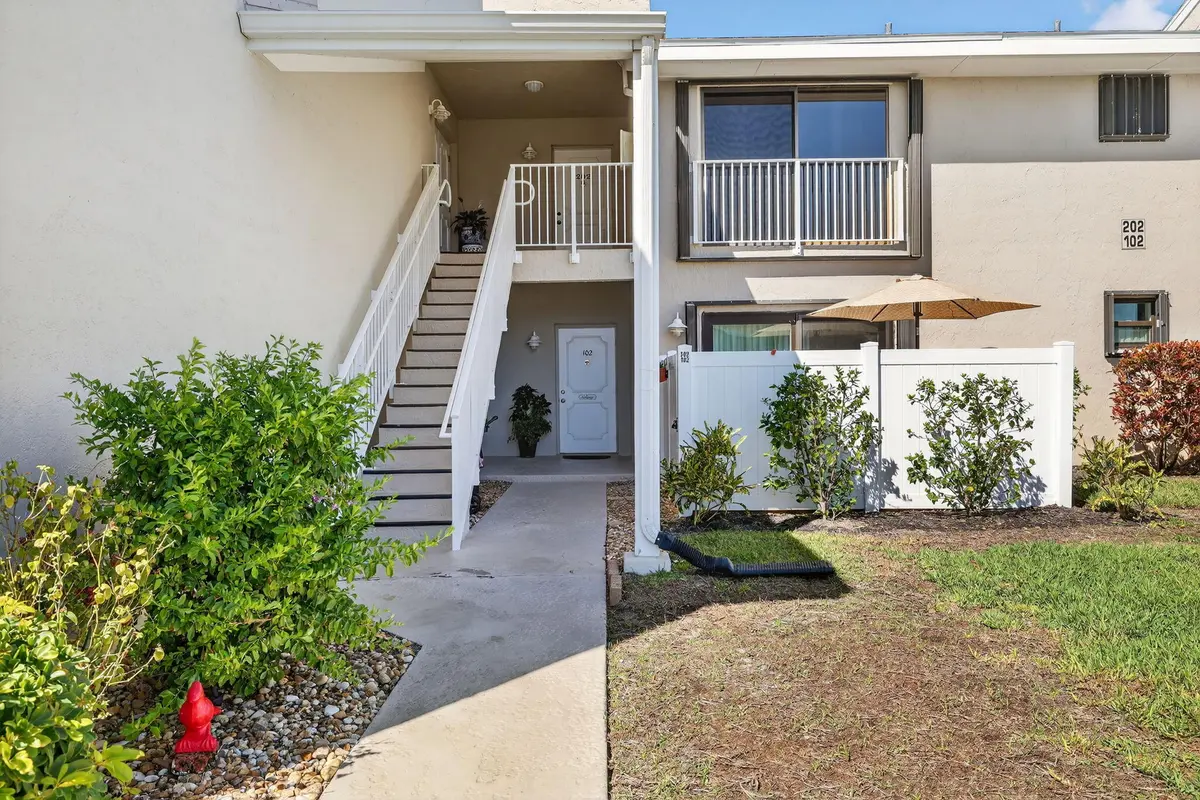 3210 S Lakeview Cir Bldg 3 at 3210 S Lakeview Circle 3-102, Hutchinson Island
