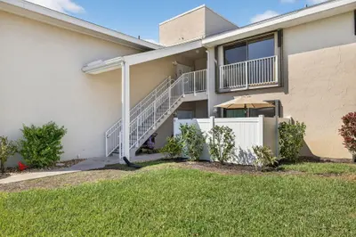 3210 S Lakeview Circle 3-102, Hutchinson Island – sold