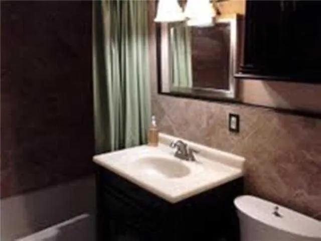 Secondary bath at 619 37th Street, West Palm Beach