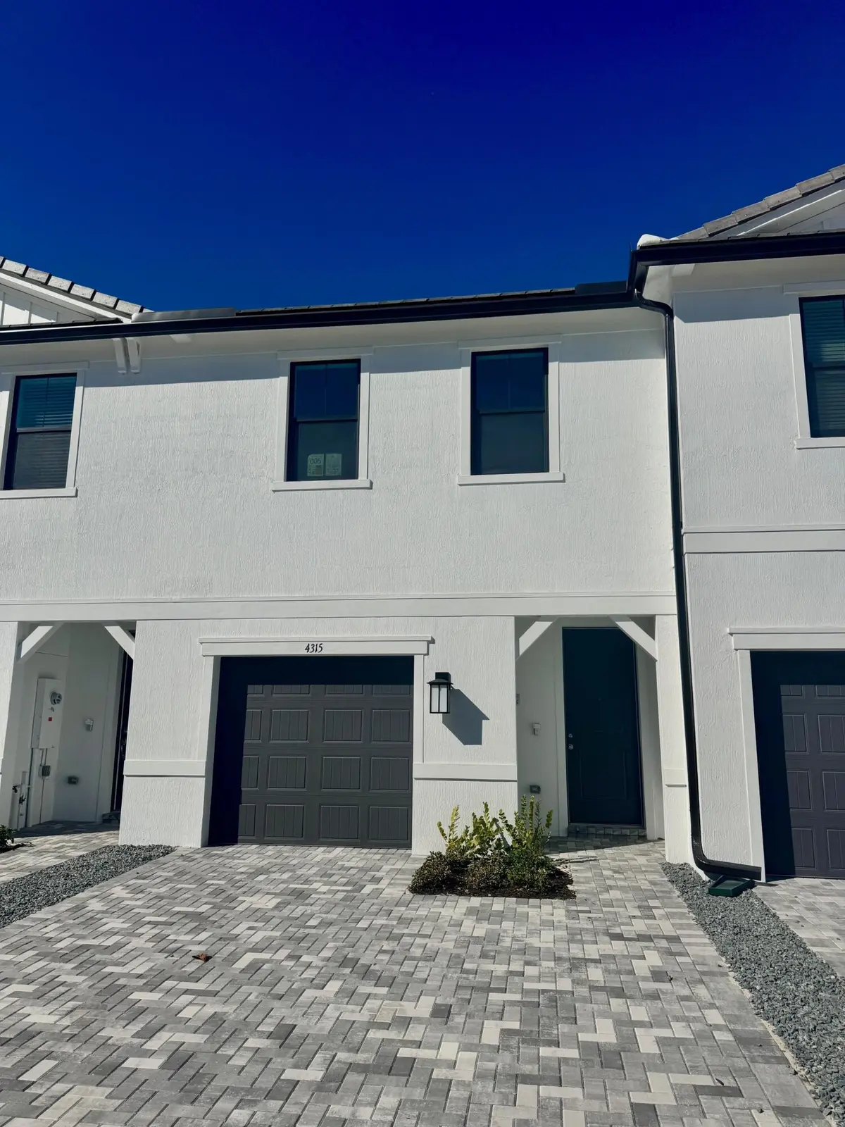 5 Front at 4315 Efendi Drive Latitude 5-01, Lantana