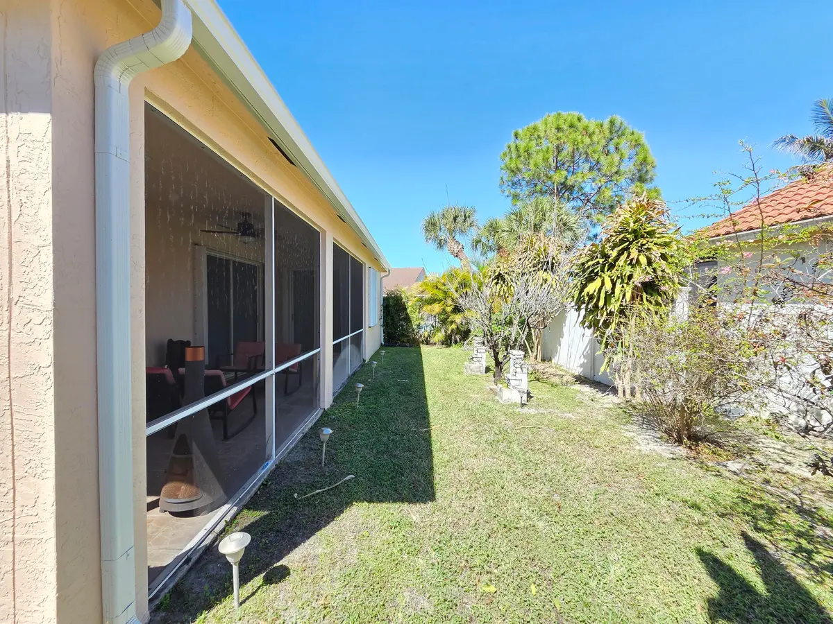 Saratoga Lakes 3bd 2bath at 286 Saratoga Boulevard, Royal Palm Beach