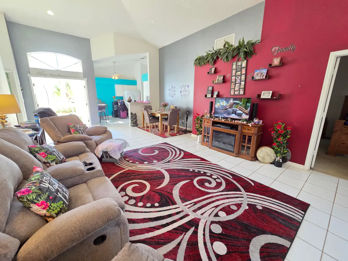 Saratoga Lakes 3bd 2bath at 286 Saratoga Boulevard, Royal Palm Beach