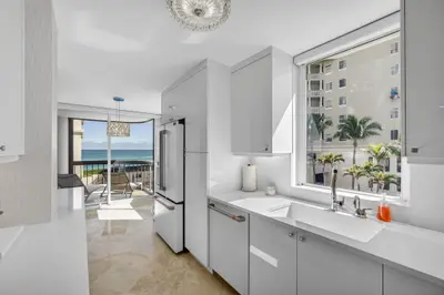 5380 N Ocean Drive 3b, Singer Island – Condominium for sale