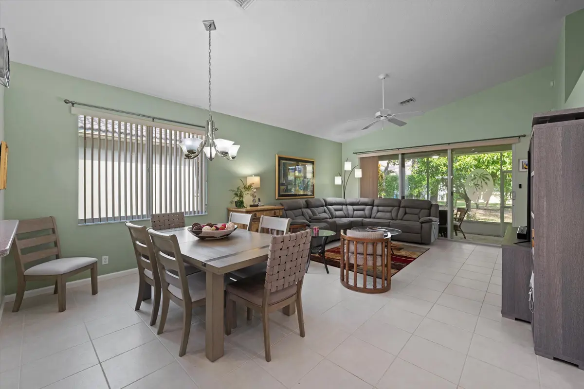 33 (11) at 9078 Bay Point Circle, West Palm Beach