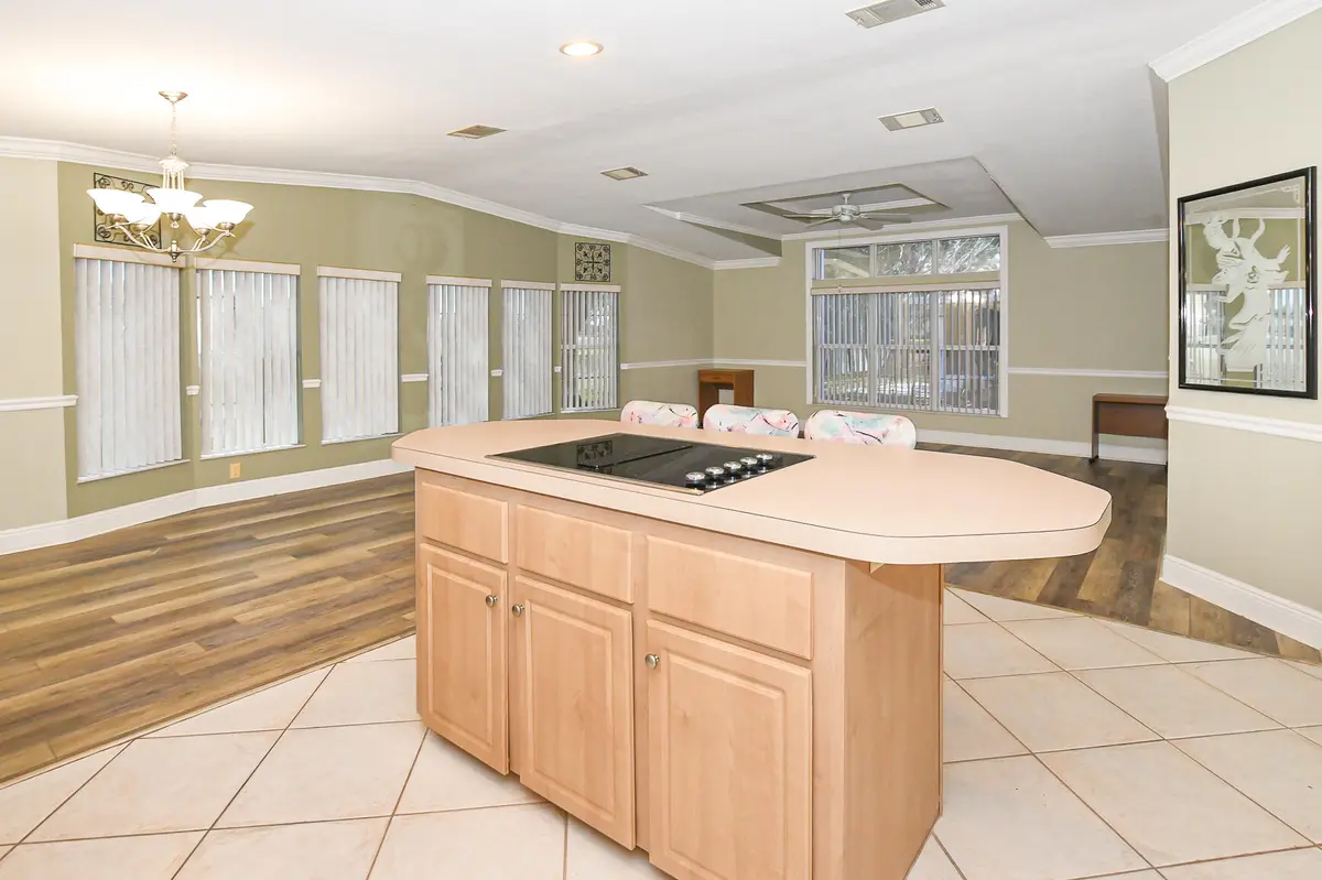 Kitchen Island at 3217 Scarlet Tanager Court, Port St. Lucie