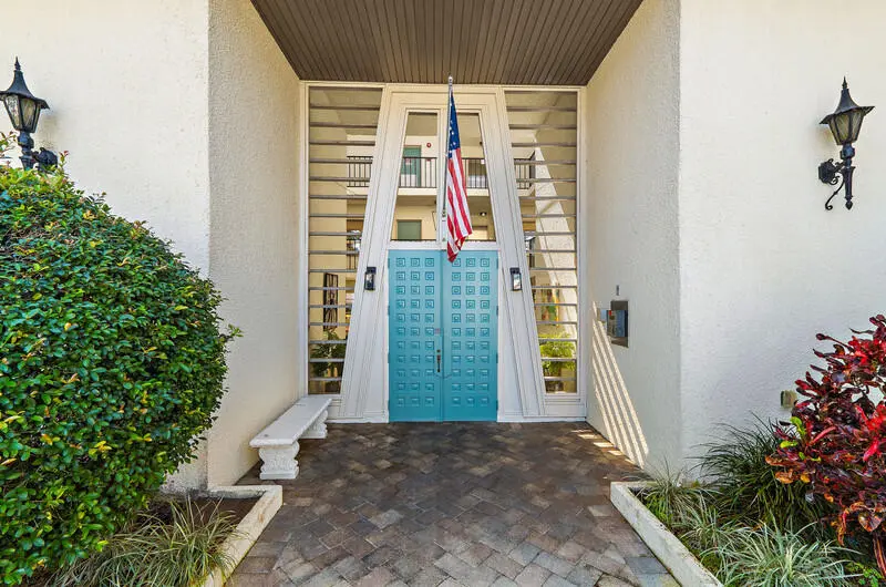 walkway entry bldg 7 at 1800 SE Saint Lucie Boulevard 7-205, Stuart