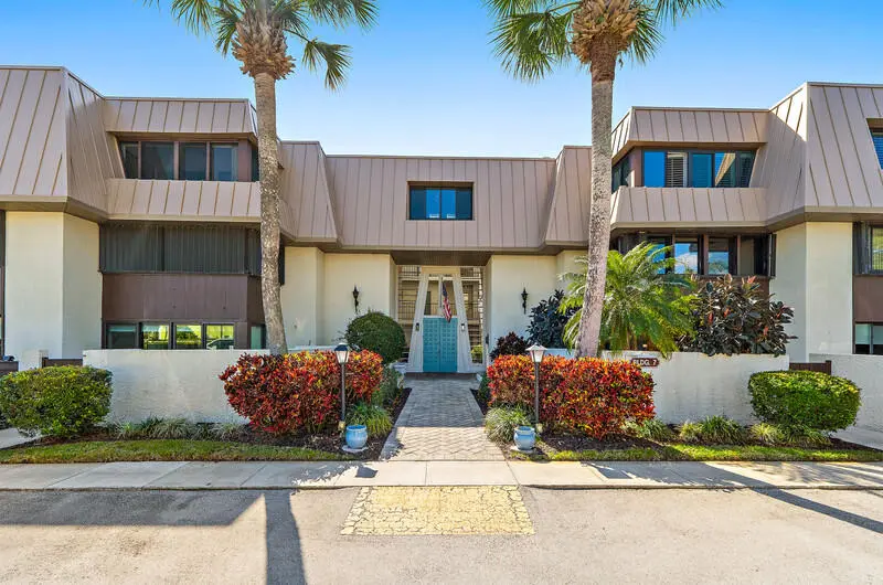 Entry bldg 7 at 1800 SE Saint Lucie Boulevard 7-205, Stuart