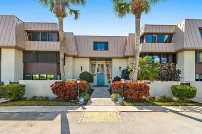 1800 SE Saint Lucie Boulevard 7-205, Stuart – sold